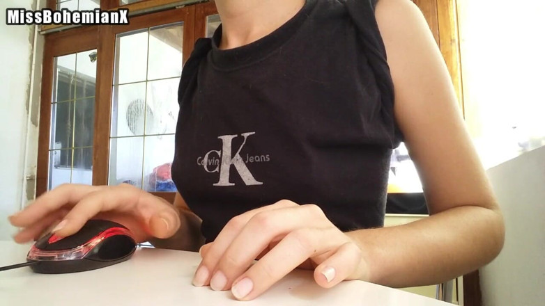 Miss Bohemian X: Impatient nail tapping while working on my laptop - MissBohemianX
