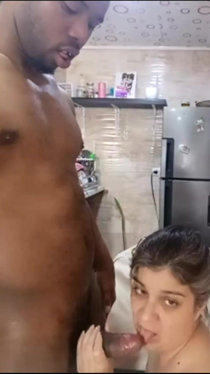 AnnyAndyelli: Vengo Scopata Da Un Tizio in Cucina Con Il Suo...