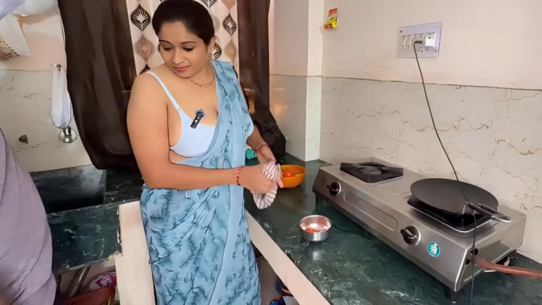 FantacyCouple: Indische unbefriedigtes bhabhi lustvolles sex mit Devar am Küchenstand