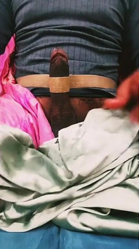 Porno de branlette en satin et soie - éjaculation sur un salwar vert et soyeux de bhabhi 82