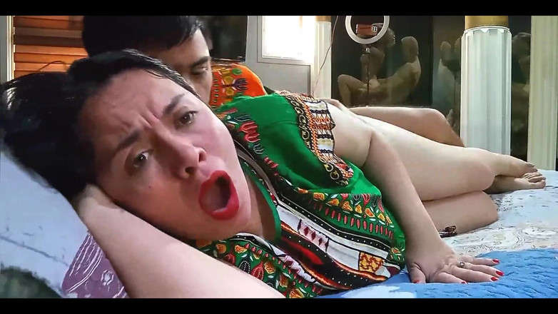 BBW Kelly Mom: 배다른 아들에게 따먹히는 인도 계모.