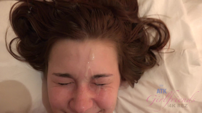 ATK Fans (Girlfriends): Vaše dospívající nevlastní dcera Alaina tajně přijde do vašeho pokoje