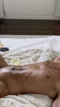 Legata con l'orgasmo prostatico a mani libere