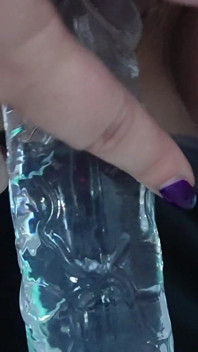 Il mio dildo in silicone di medie dimensioni ed io in una scena bollente
