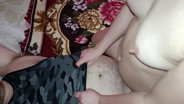 OniSoi: Твоя збуджена мачуха у твоєму ліжку