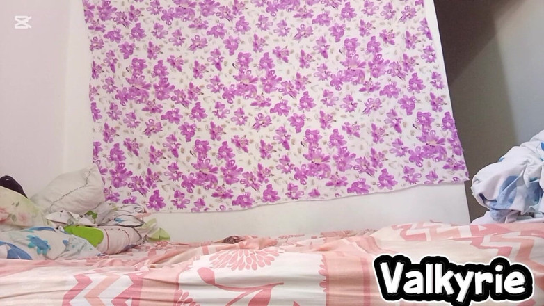 Valkyrieandluigy: 巨乳他妈的有钱