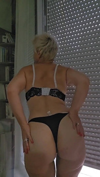 Sexy MILF sofy přírodní zralá žena, všechno je o mně pravdivé, stejně jako všechno, co dělám