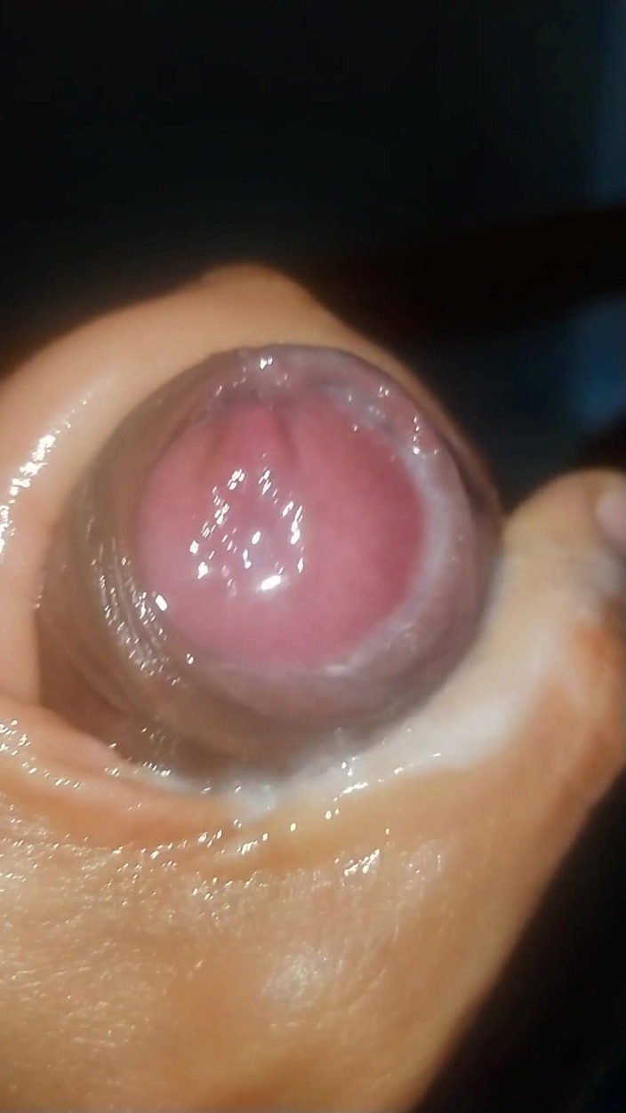 Naughty Cock: Crot sambil nonton video teman-teman. Penasaran apakah istrinya suka banget...