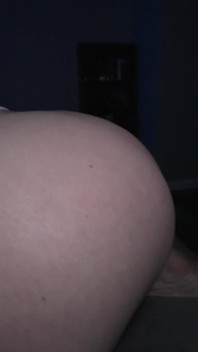Tante besucht stiefsohn für einen mitternachts-creampie