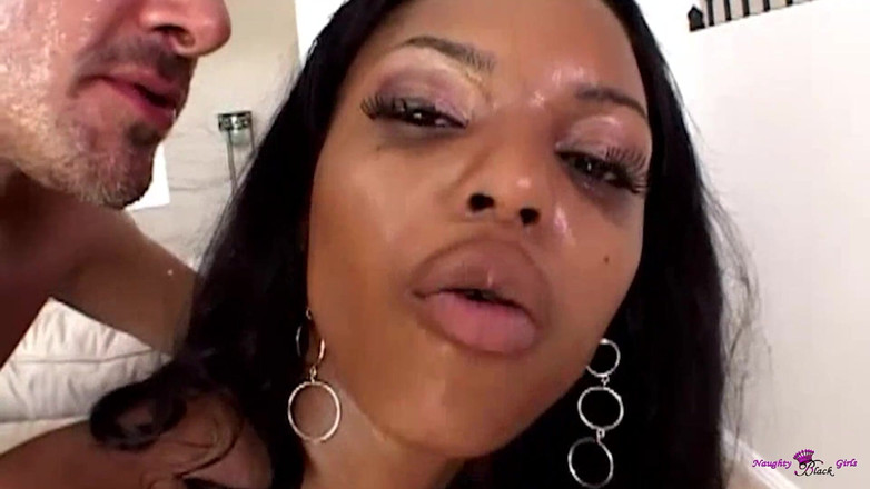 Naughty Black Girls: Cặp mông tròn trịa tuyệt đẹp của cô ấy được tạo ra để khoan...