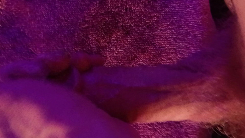 DeepthroatCumslut: Ich wichs meinen großen harten schwanz für dich