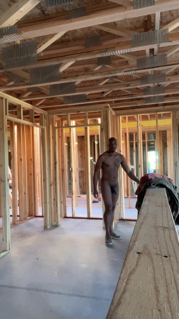 Kennie Jai: ケニー・ジャイ、アウトオールでのヌード!