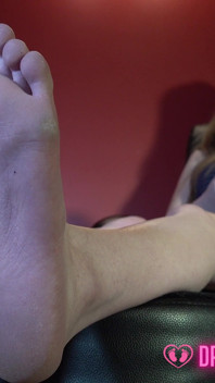 Kinsley's Ignorant Feet - (dreamgirls in Socks)