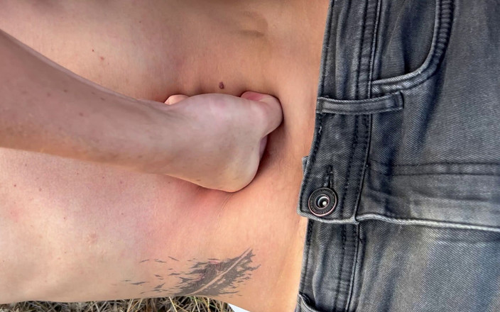 Navel fans: フォレストフレッシュカーペット:残酷な胃踏みと完全な降伏