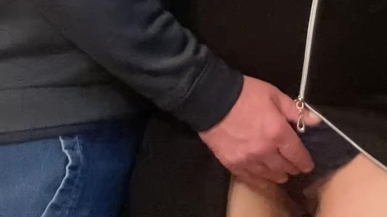 Niki studio: Wow! Kirli yabancı parmaklarıyla metroda amımı ovuyor