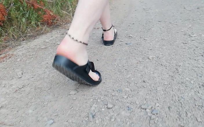 Carmen_Nylonjunge: Caminata en la naturaleza en birkenstock