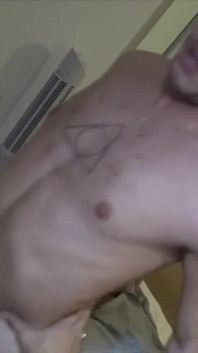 Ragazzo muscoloso scopato crudo da vikor rom