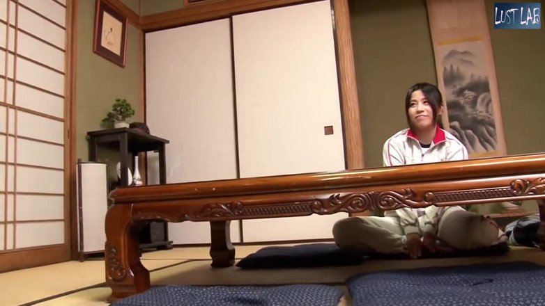 Lust lab: 予期せぬ接触 - 部屋に一人きり、無視できない緊張感 - パート1