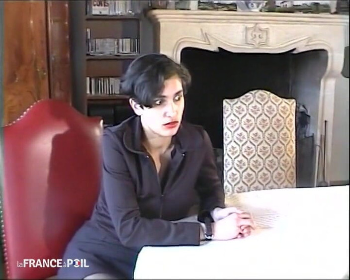 French Family Secrets: बड़े स्तनों वाली काले बाल वाली के साथ कास्टिंग