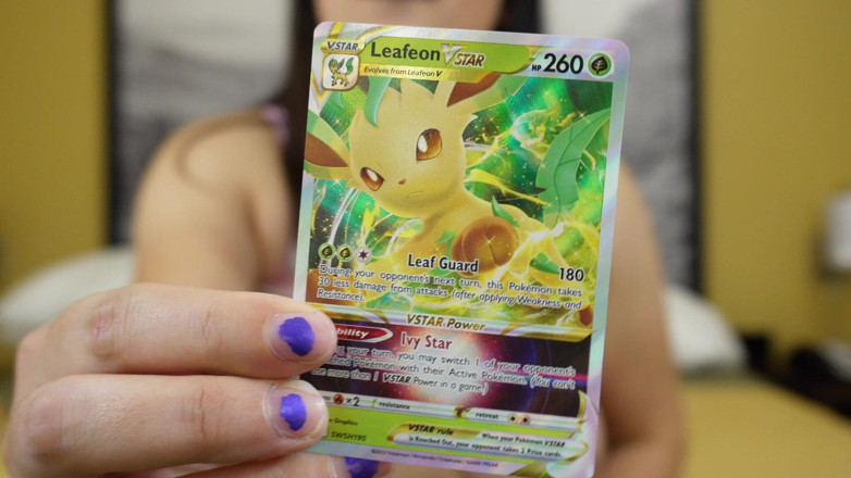 VickyVixen: Leafeon Booster Box açılıyor