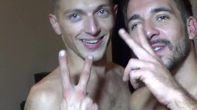 Sneaker gay: Baisée par la bite XXL o son meilleur ami
