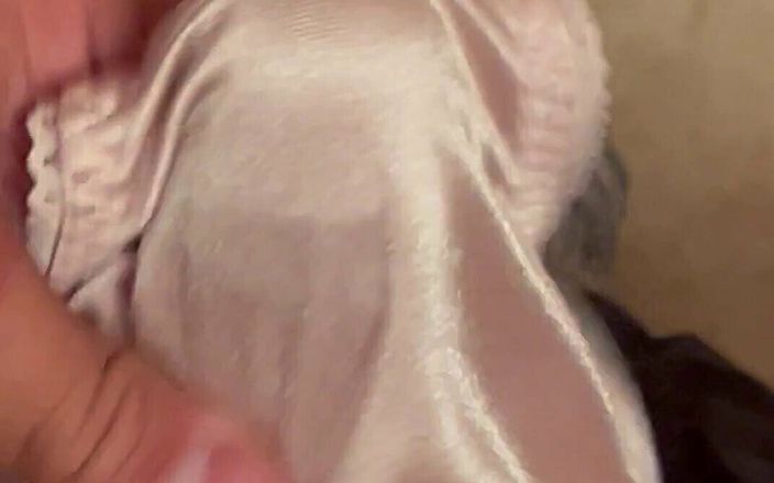 Bigbrook45: Memek beige silky dicrot sperma hangat ibu mertuaku