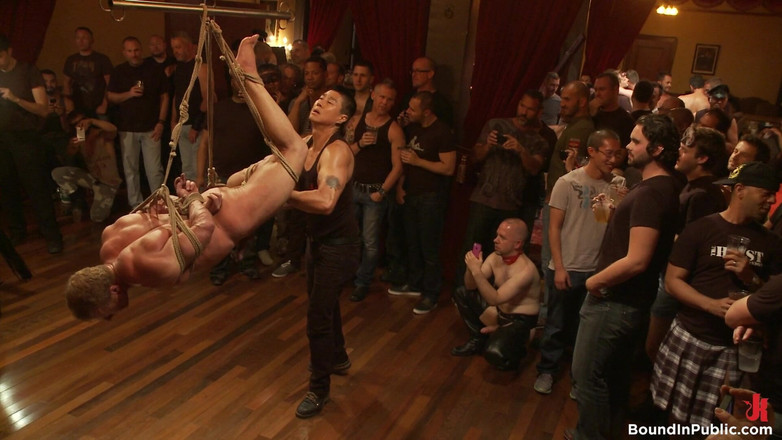 Bound in public: Live Shoot : B. Et 200 mecs excités à une soirée Week-end de...