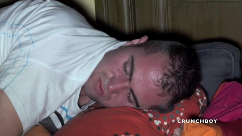 French Twinks Amator videos: สลัทถูกเย็ดในจ็อคสแตรปและรองเท้าผ้าใบโดยท็อปผมทอง