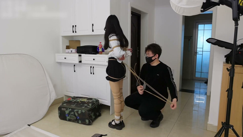 Asian bondage: Lanové pouta zavalité přítelkyně, zažívající konečné omezení zadní ruky