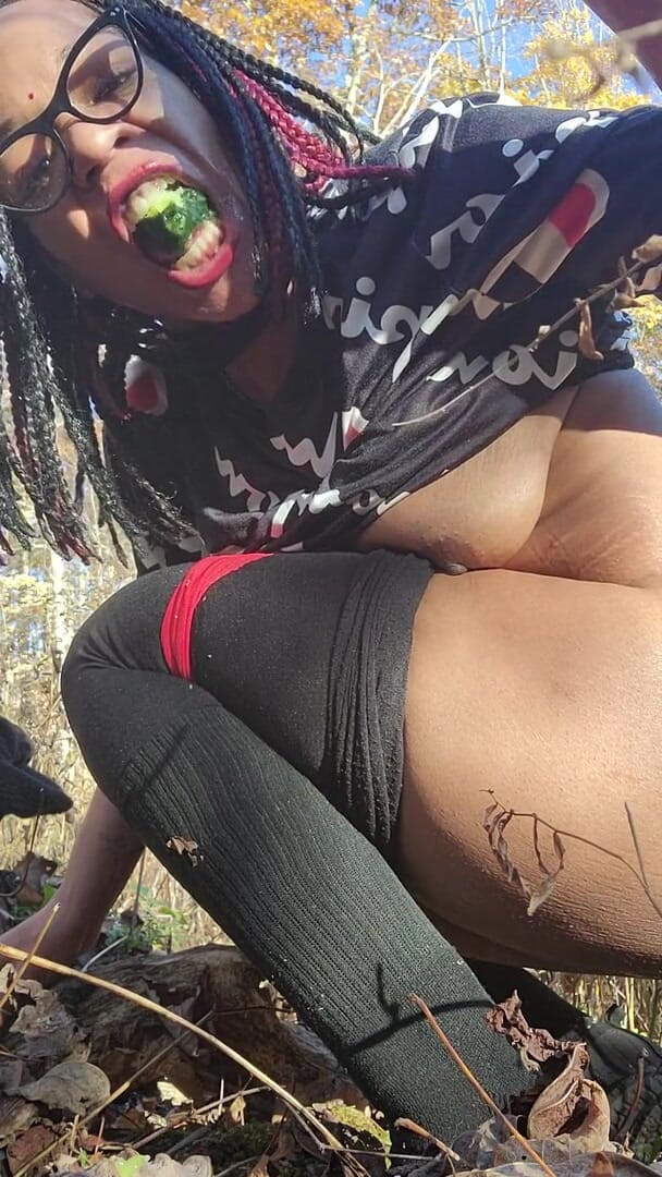 Daddy and UniQueen21: Sucking my cucumber before park ranges show up