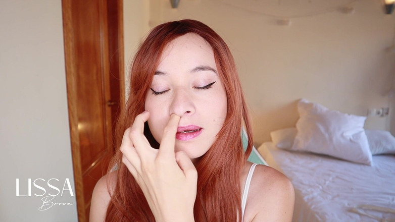 Lissa Brown: Mi piace raccogliere il mio naso con tutte le dita...