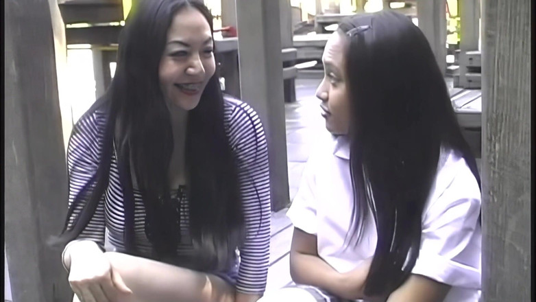Asian Milfs n Teens: Loni dan kawannya Jade Feng mengambil zakar Besar Amerika