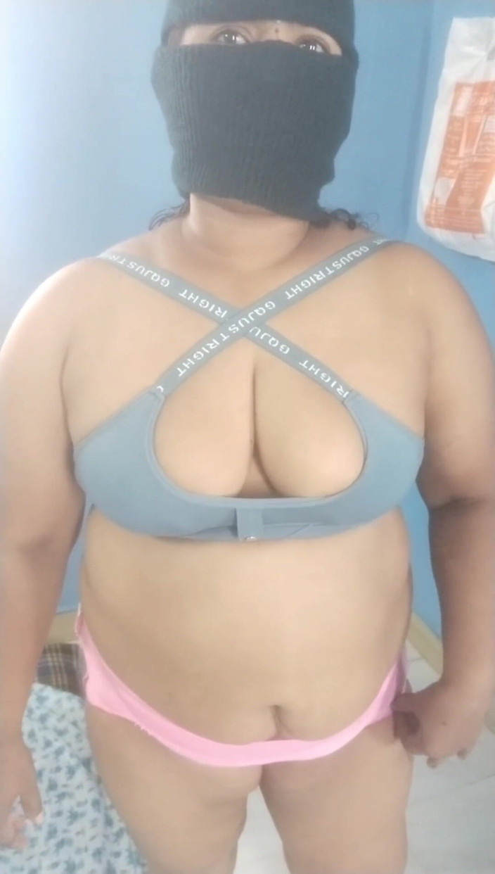 Tamil lesbian: Makcik Tamil Athai berkongkek panas dengan abang ipar