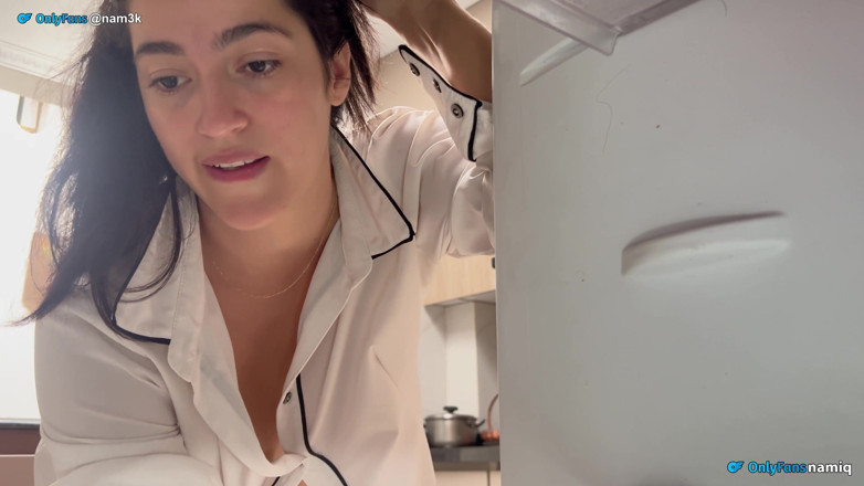 NamiQsein: The Nanny Gets Stuck in the Refrigerator and Her Boss...