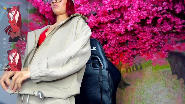 Lia Wood: Latynoska z rudymi włosami i idealnymi włosami po prostu chce...