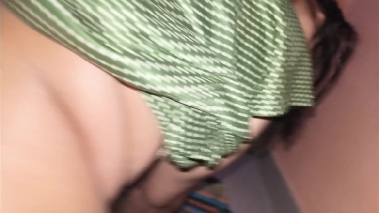 Village studio: La mia carina sorellastra mi da la possibilità di scopare...