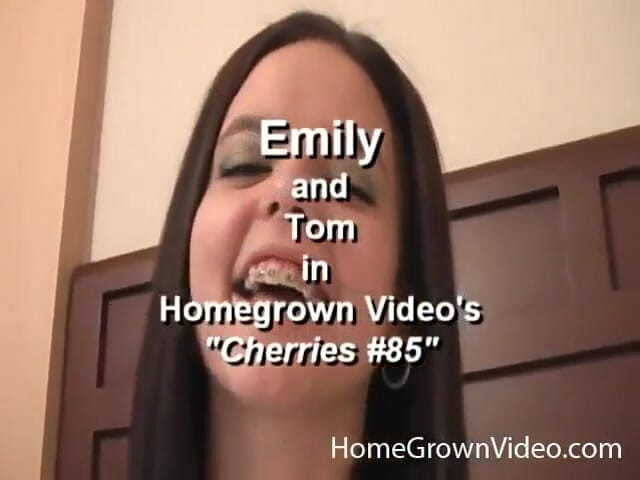 Homegrown Amateurs: エミリーはトムからファックとフェイシャルを受ける