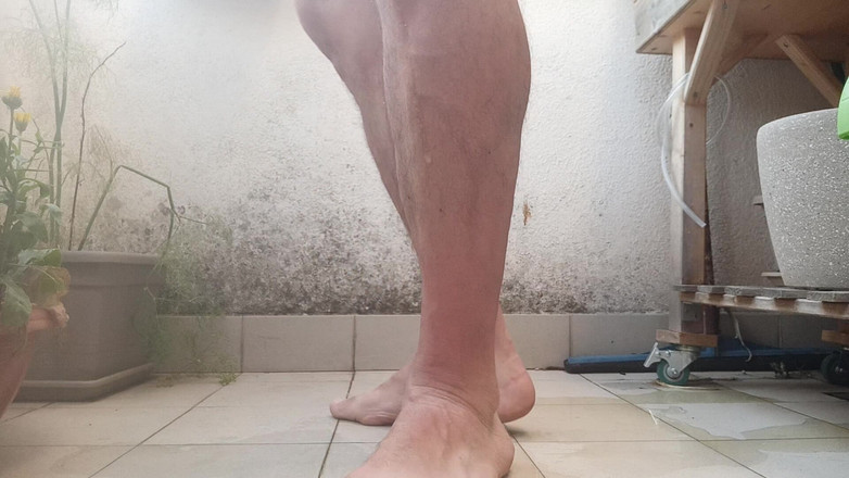 Kinky Guy: Pișare și spermă pe mine în aer liber pe balcon