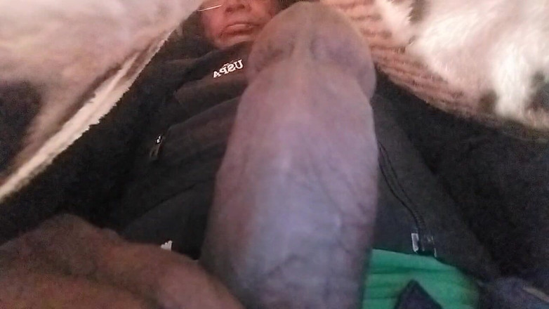 A_k_93152: Con cu rất đẹp và to