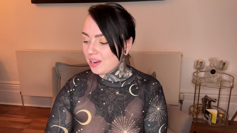 Miss Valentina: 人間のトイレを流す