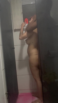 Weszła ze mną pod prysznic po tym, jak jej mąż poszedł do pracy, gorąco niegrzeczny