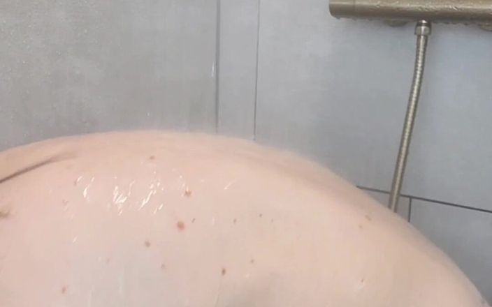 Demelza: Udělejte si parní sprchu se mnou - mýdlový orgasmus