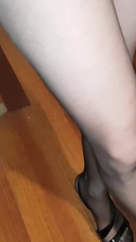 흑인 팬티 스타킹을 입은 Dani_leg 오지는 섹시한 다리