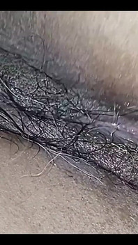 Moje chlupatá kundička má hlad