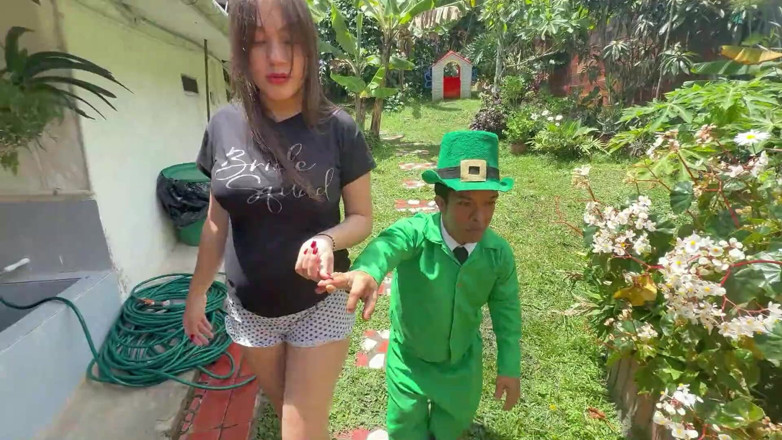 Julianaburning: I Give A Rich Fuck To A Shy Magic Elf...