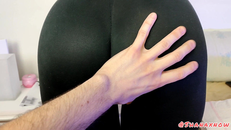 Shanaxnow: Colanți apucă sperma pe tanga Cucky