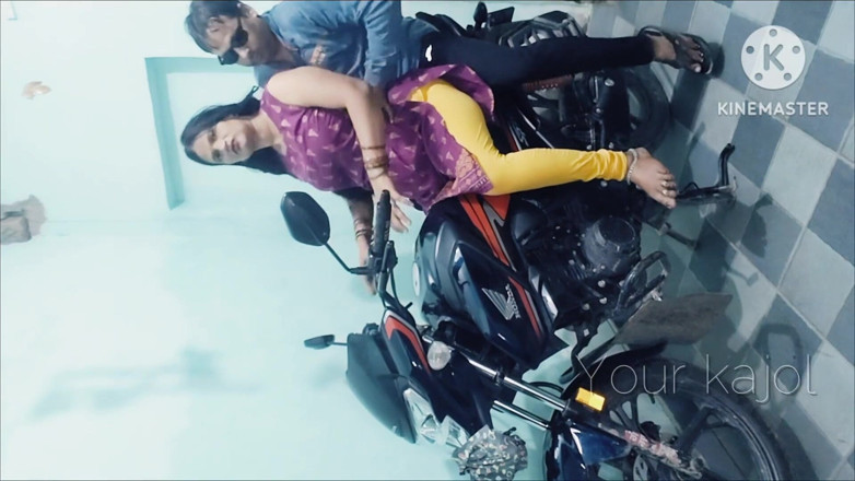 Lustykajolbhabhi: La sexy matrigna di bhabhi viene scopata in bici