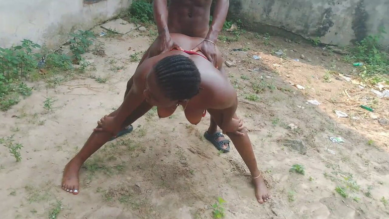 Creamyshuga: Vitregul lui a venit la casa ei și a vrut să-l...