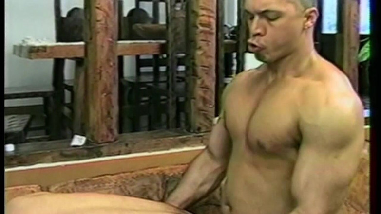 Boys boyz: Hals wird von tiefem hals ausbeulen und klaffender anal-gruppenfick