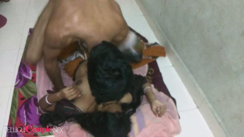Telugu Couple: Telugu Hintli evli kadınla tutkulu ön sevişme - yüze oturma, göt yalama...